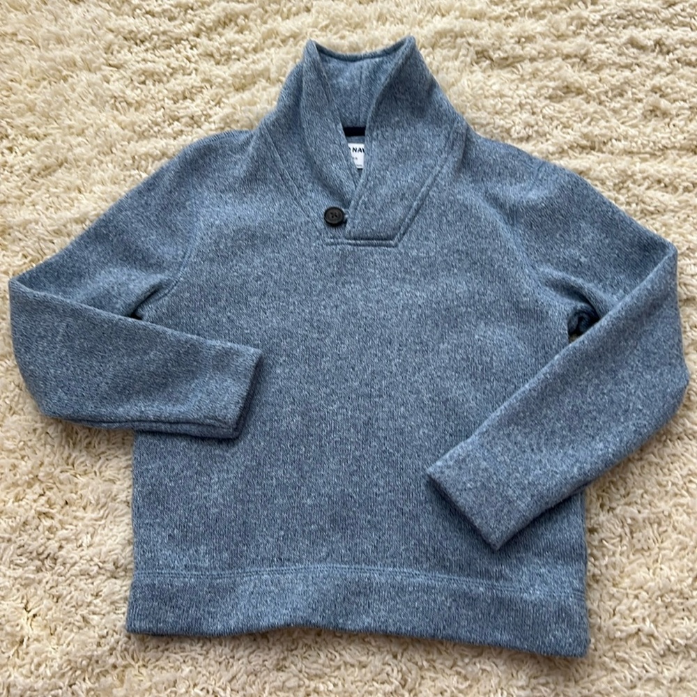 Old Navy Boys collared sweater with button light blue size S (6-7).